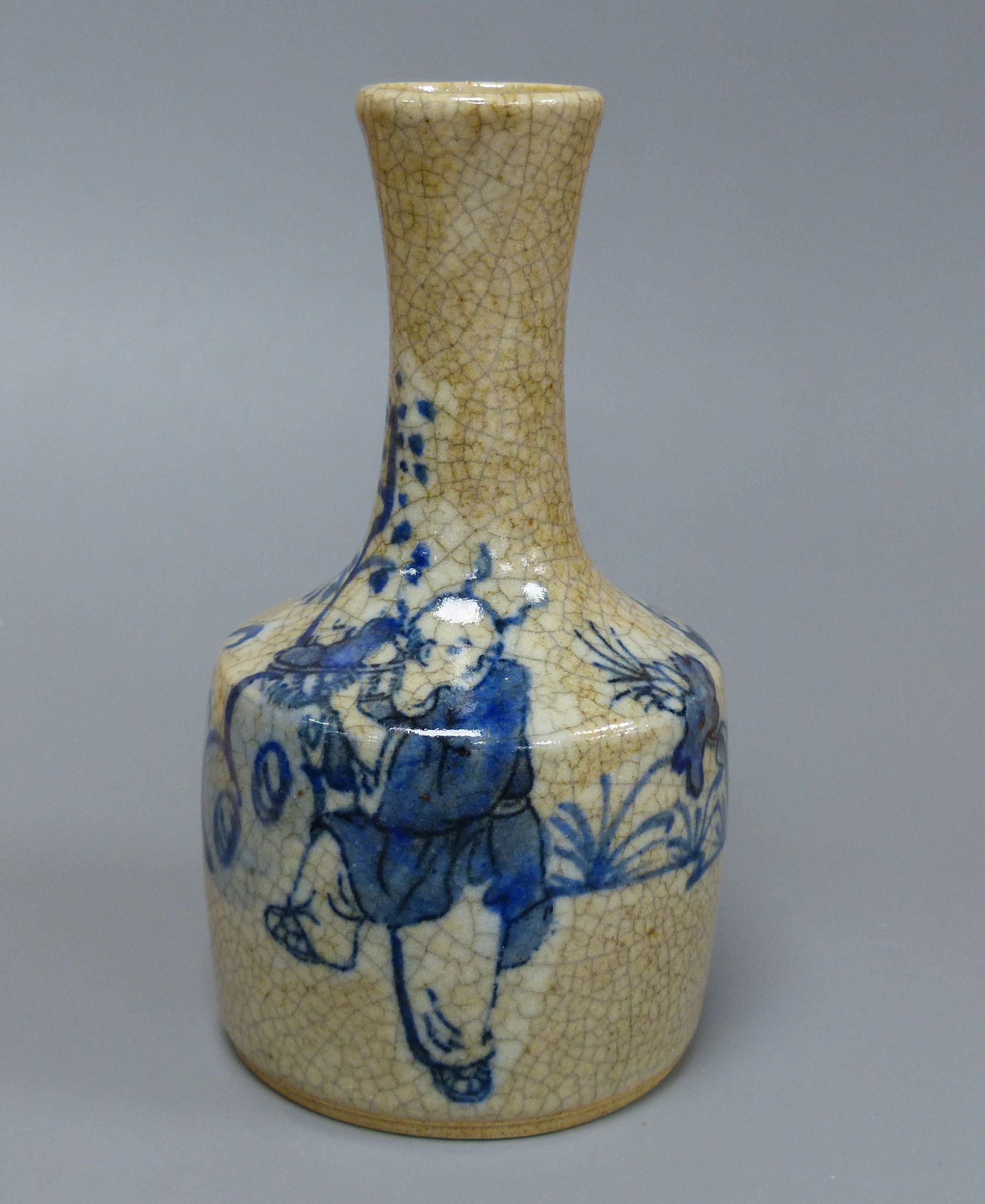 A Chinese blue and white crackle glaze bottle vase, height 15cm